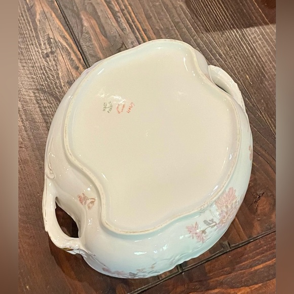 Pair Of Vintage Haviland & Co. Limoges floral casserole dishes w/ lids (France) - Picture 8 of 9